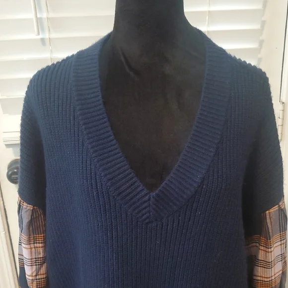 Jessica Simpson V-Neck Sweater in Navy with Plaid Sleeves - Picture 3 of 9